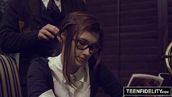 少女的忠诚:可爱的老...