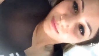 丰满的美女:大奶爱好...
