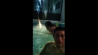 业余曲线美女给大鸡巴口交