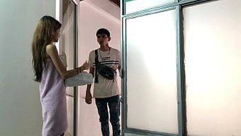 业余视频展示了一个无...