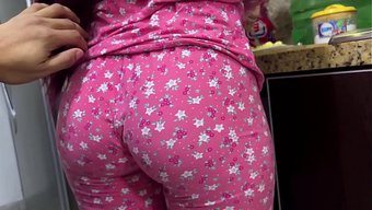 大叔继父被18岁继女...