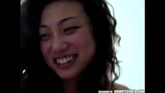 亚洲女孩在自制合集里...