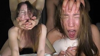 与一个小巧的大学女孩...