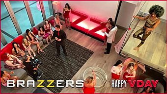 与美丽女性团体的跨种...