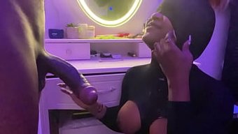 非洲裔美国女孩给惊人的口交