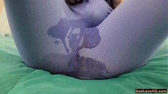 我撸着小穴直到射精,...