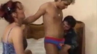 Wall与男孩的三人...