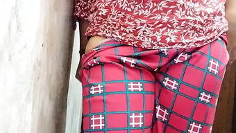 新婚的bhabhi被抓住了