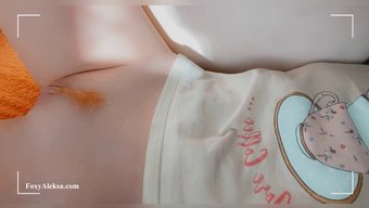 少女(18+)脱光衣...