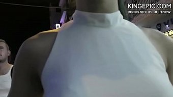 亚洲按摩,带有淘气的扭动