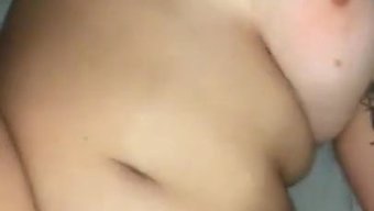 自然的大屁股女人享受...