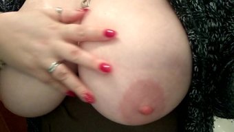 巨大的乳房:要记住的按摩