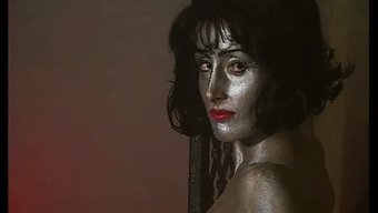 与棕发女郎一起自慰和...