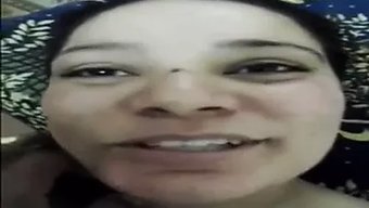 18岁的埃及少女被她...