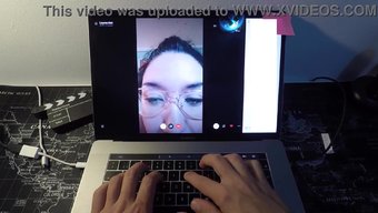 大屁股的熟女在网络摄...