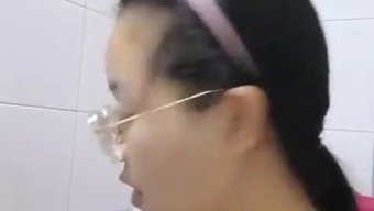 真正的业余尿尿和小动作视频