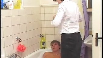18+青少年在这个视...