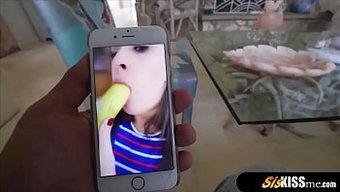 我的继妹在摄像机前给...