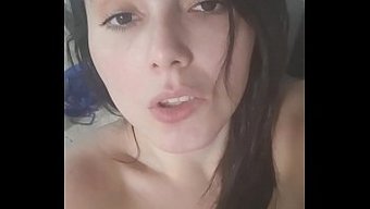 咪咪的手指和客户的阴...