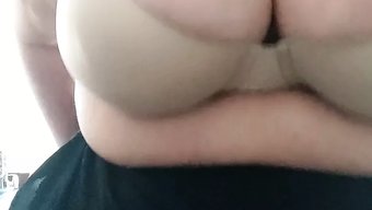 看你的女朋友享受po...