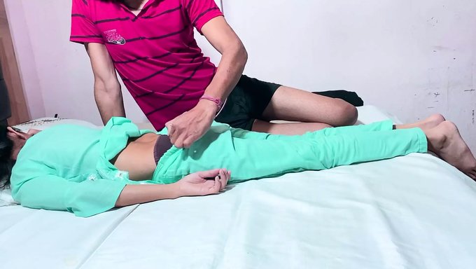 少女(18+)印度护士第一次体验骑乘位