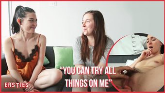 女同性恋夫妇的第一次在一起