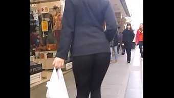 穿着丝袜的金发美女被...