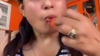 拉丁裔熟女被鞭打她紧...