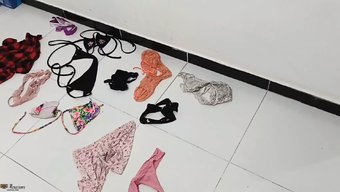 西班牙继父穿着内衣与...
