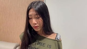 错人看到这位性感的亚...
