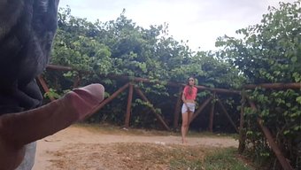 一个喜欢做爱的女孩在...