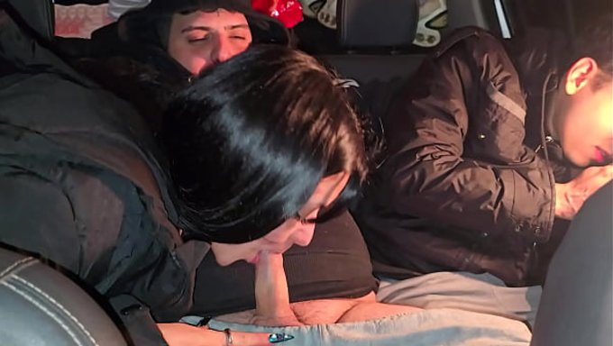 Keilabassi77和sara Latina在车里激情缠绵,火辣到爆。