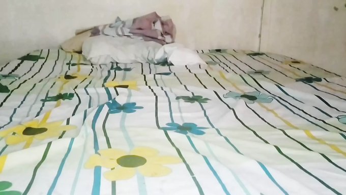 阿拉伯少女18+享受一夜的独自快感