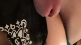 大自然的巨乳女孩吸吮大鸡巴