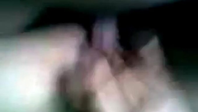 手指到泪:亚洲业余爱好者的强烈高潮