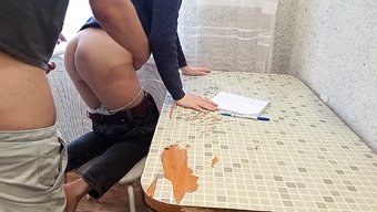 年轻的大学女孩在这个...