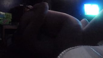 一个丰满的白人女孩,...