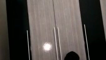 成熟的妻子费尔南达使...