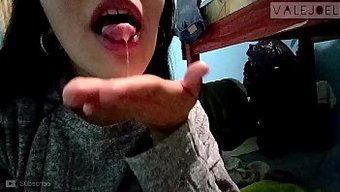 少女(18+)给了一...