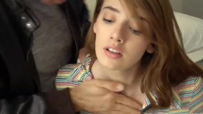 少女(18+)Blaire Ivory和她的伴侣参与了一些热辣的动作