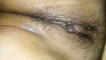 用手指插入印度少女的阴道