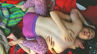 少女(18+)在美丽...
