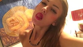 漂亮的少女(18+)...