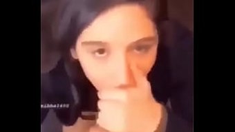 这个女孩是谁?展示她...