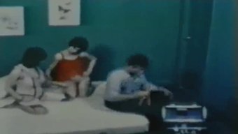 复古女士被兰迪猛烈地干