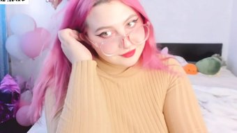 少女(18+)享受展...