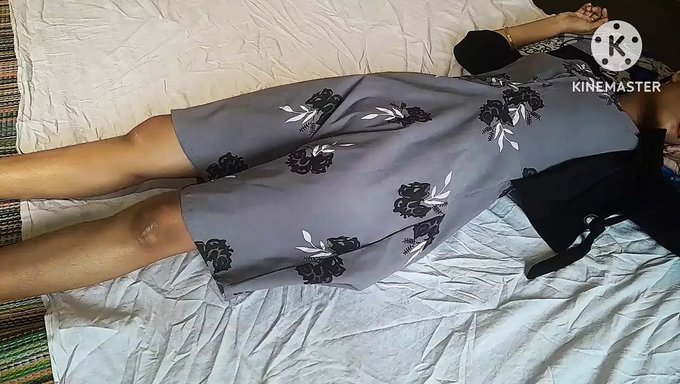 印度色情视频中,Bhabhi享受肮脏的谈话和乳交