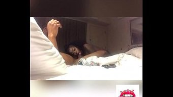 非洲裔美国女孩深喉并...