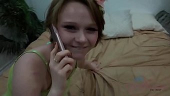 少女业余爱好者在po...