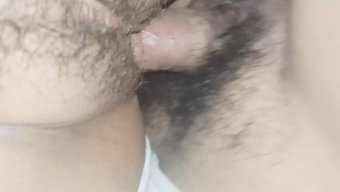 与新女友痛苦的肛交